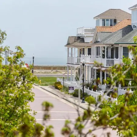 Amazing!!!! Luxury 5Br, Steps To Beach And Fun! Fully Renovated Beach House!
